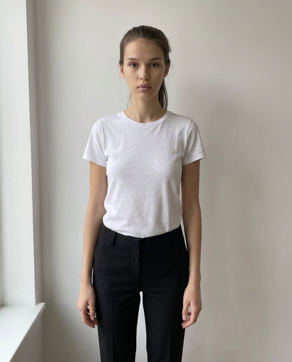 Lora's twin: half length, a phone photo in daylight